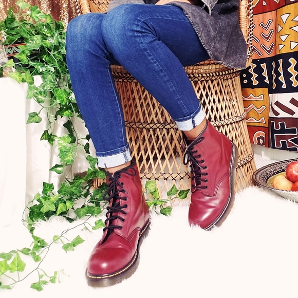 Dr Marten cranberry red combat boot - Picture 4 of 7